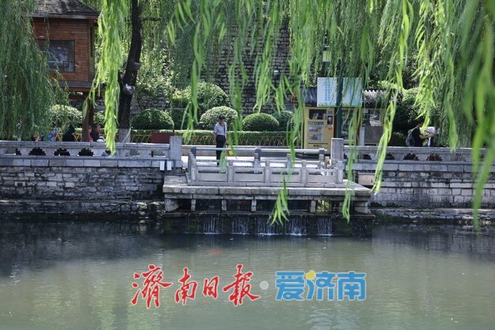 玛瑙泉瀑布水帘重现 古城河畔添灵动景致