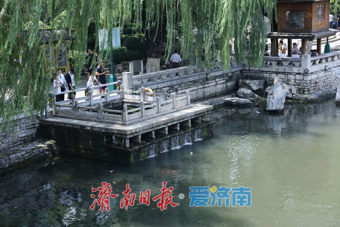 玛瑙泉瀑布水帘重现 古城河畔添灵动景致